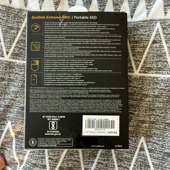 SanDisk Extreme PRO 1TB Portable SSD V2 NVMe 2000MB/s USB-C External Drive New - Picture 2 of 3